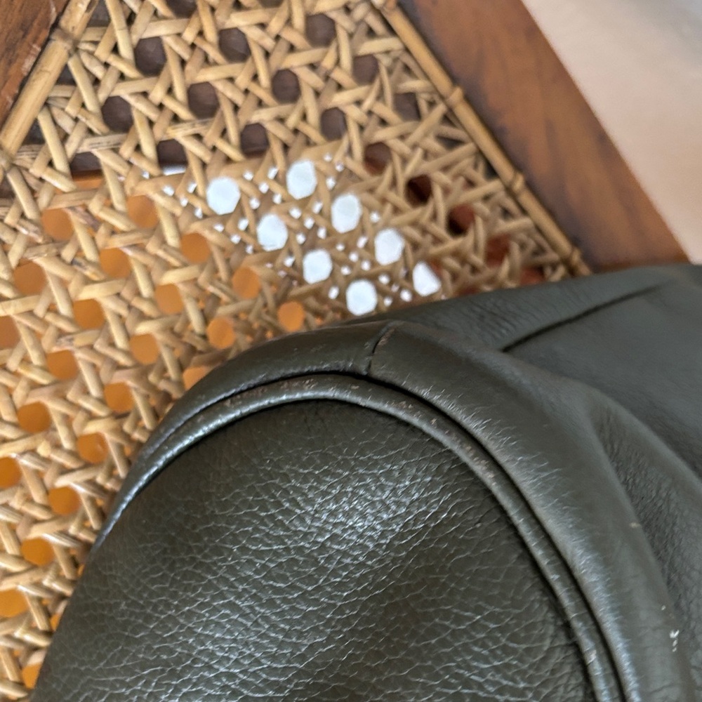 Stylish Olive Leather Shoulder Bag - Picture 8 of 9